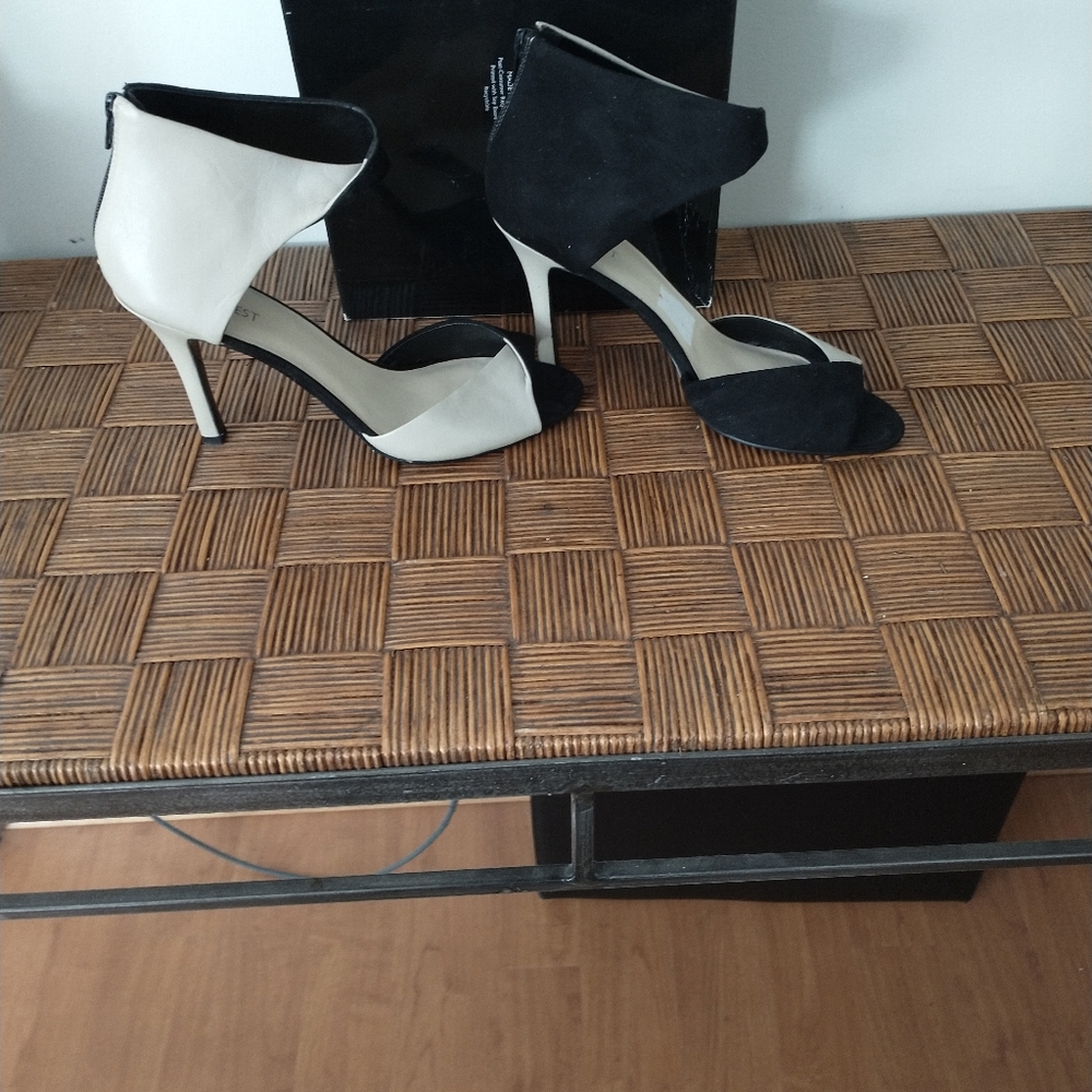 Shoes - Picture 3 of 4